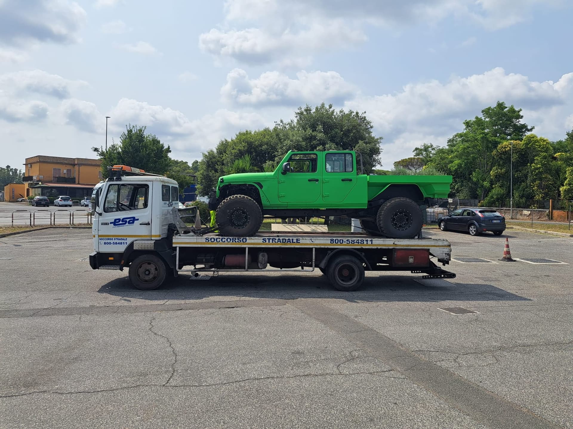 Carroattrezzi roma jeep verde 02