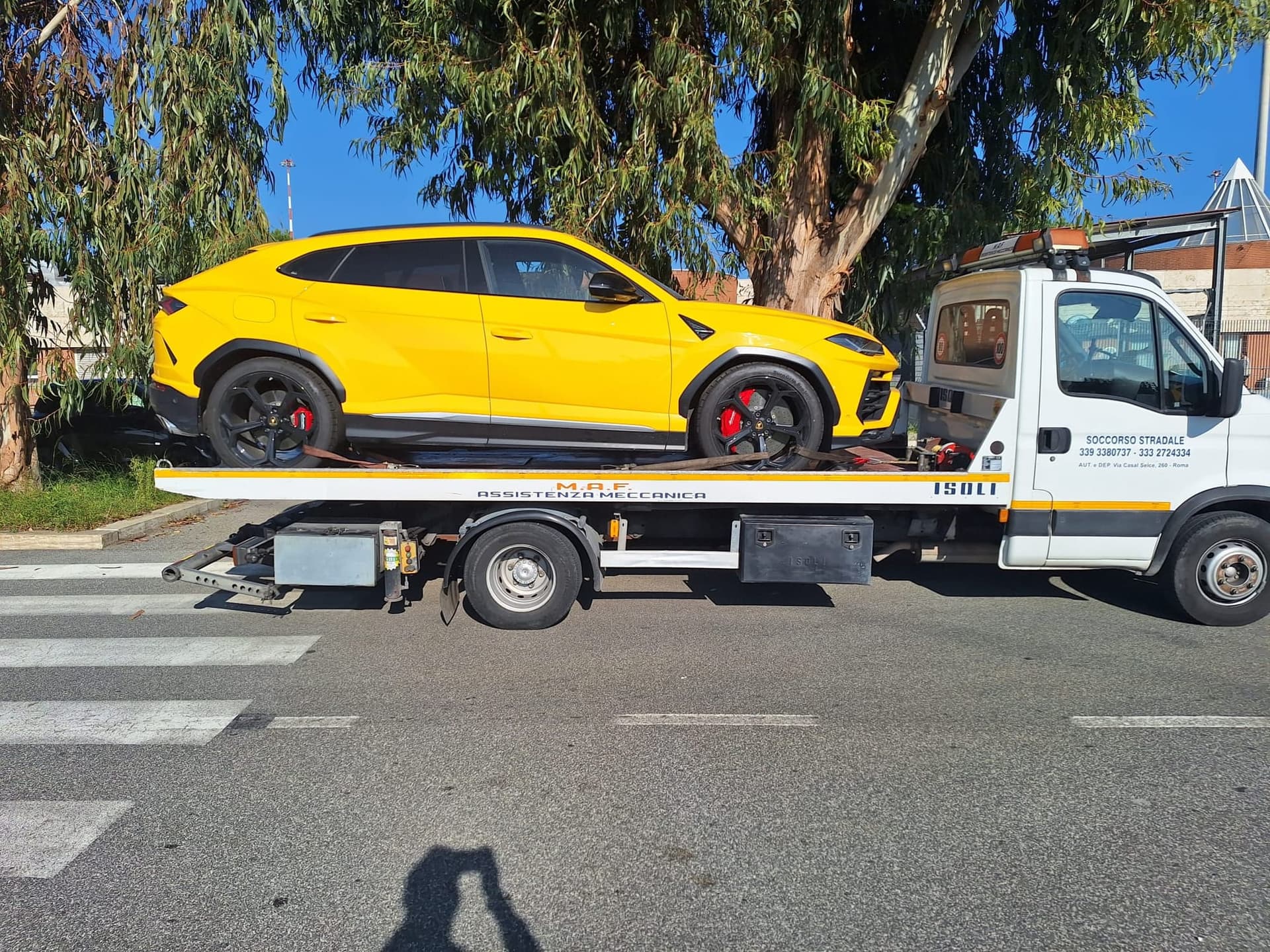 Carroattrezzi Roma H24 - recupero Lamborghini notturno