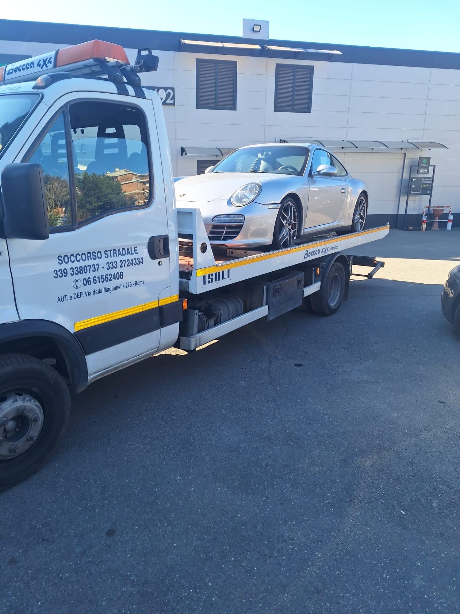 Soccorso stradale Roma - recupero Porsche zona EUR