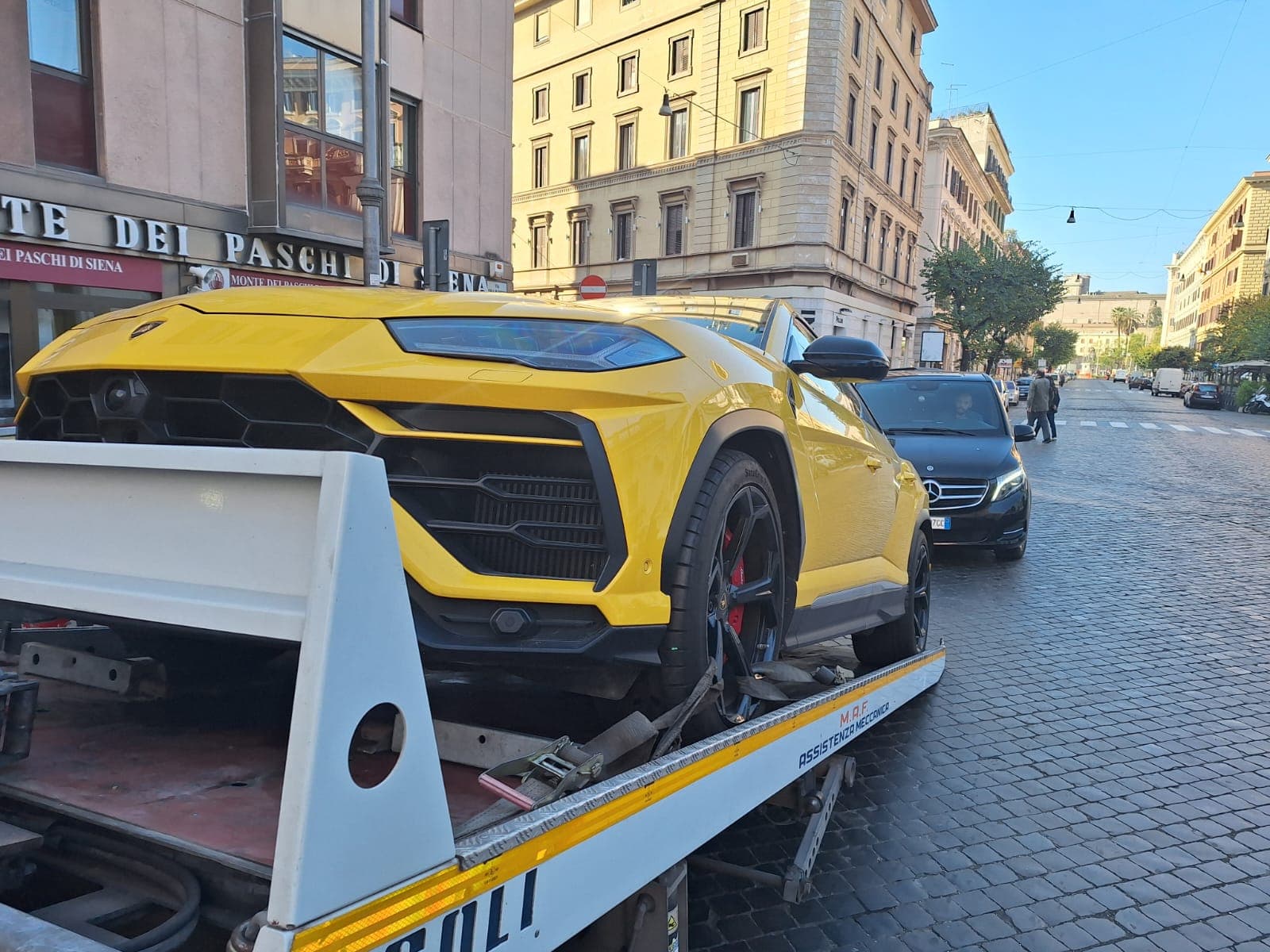 Lamborghini roma carroattrezzi 01